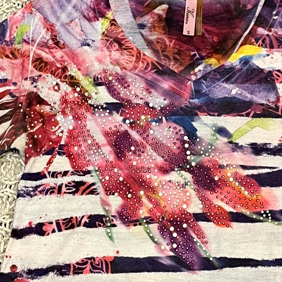 Women’s Kiara Beaded/Tie Dye Shortsleeved Tops - Picture 4 of 9